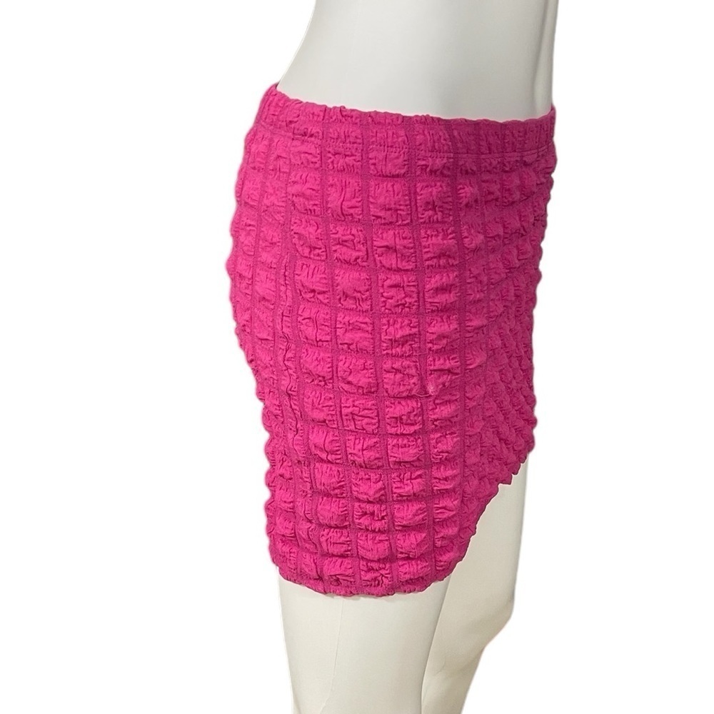 Pink Mini Skirt
New - Picture 7 of 10